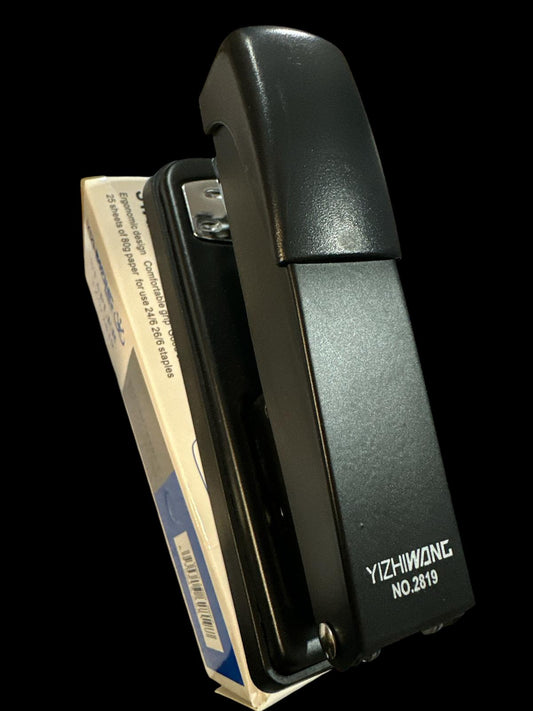 Abrochadora de Metal Para Broches 24/6 N° 2819